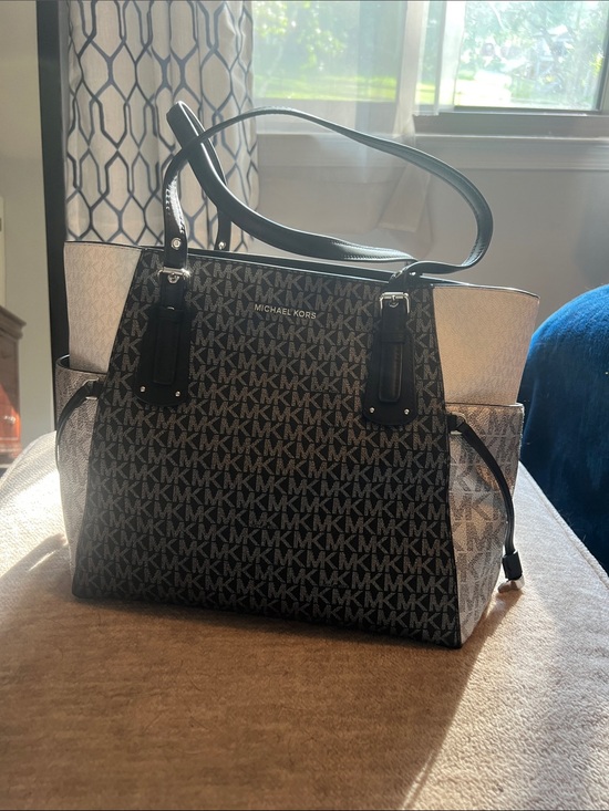 Michael Kors Handbags - Michael Kors Black and Silver Voyager Signature Tote